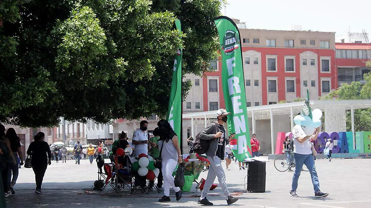 Intregantes de Frena en Plaza de la Patria